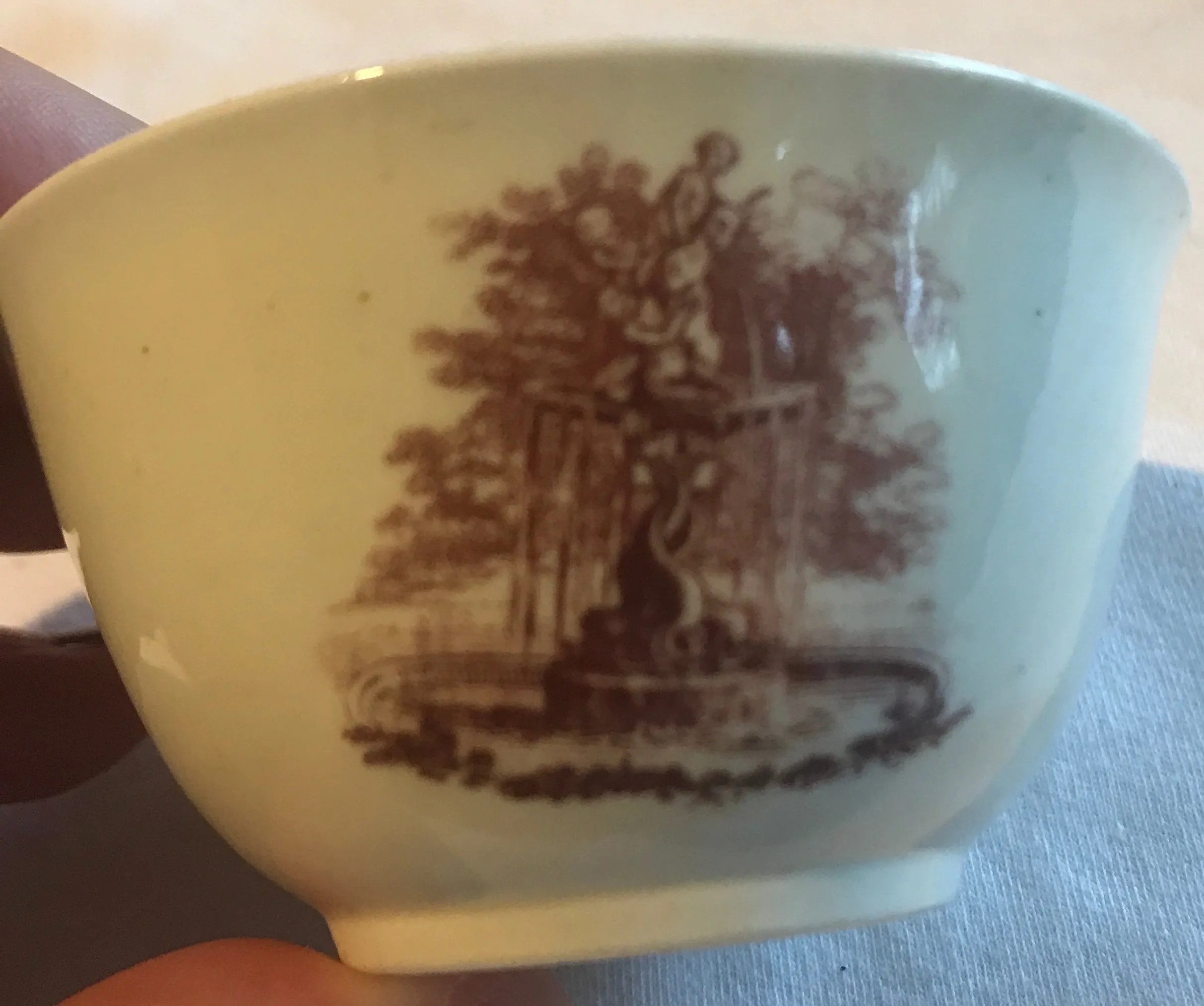18th Century Worcester Porcelain Red Transfer Printed Teabowl.