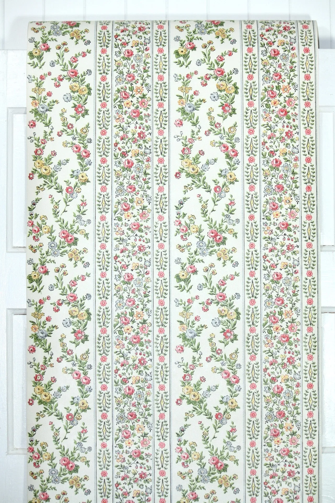 1970s Floral Vintage Wallpaper