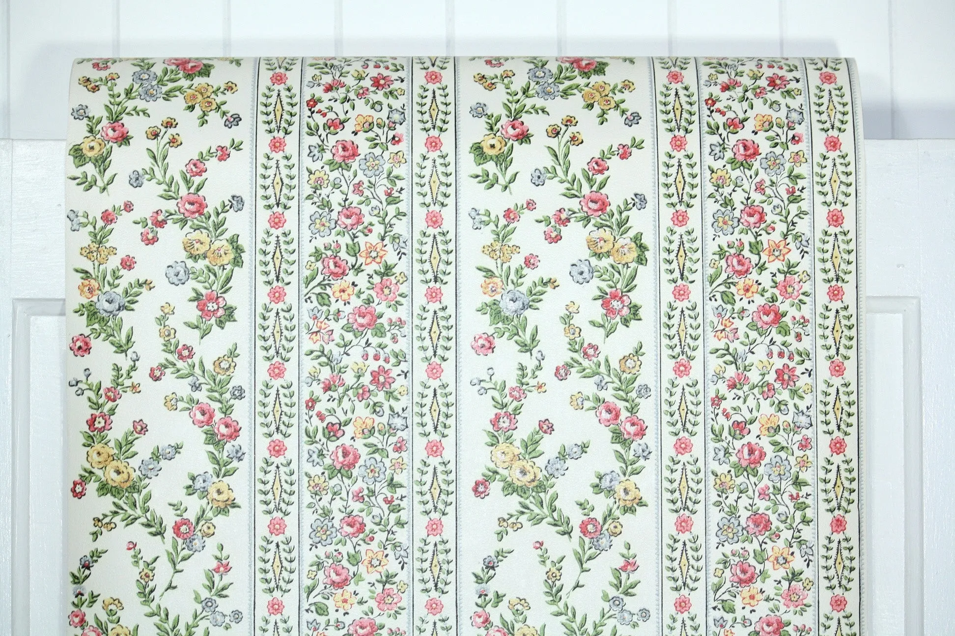 1970s Floral Vintage Wallpaper