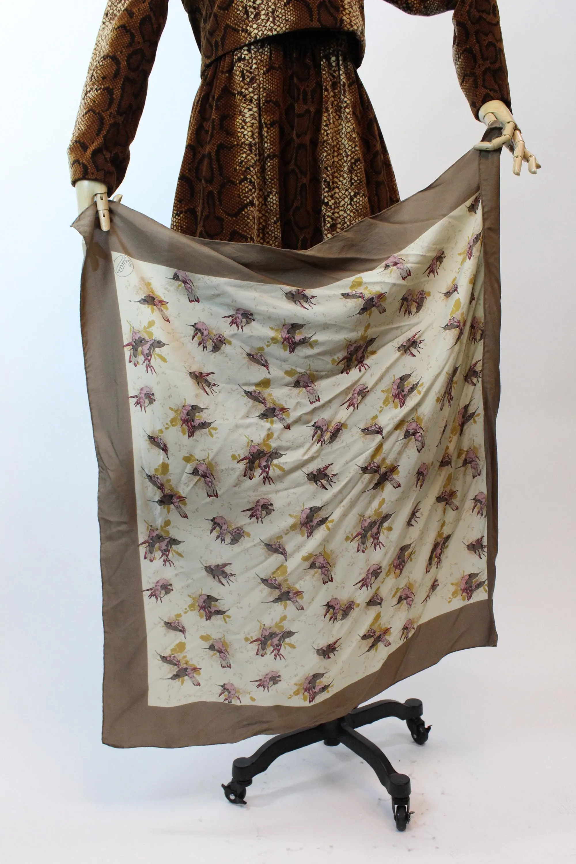 1970s GUCCI bird print SILK scarf | new fall winter