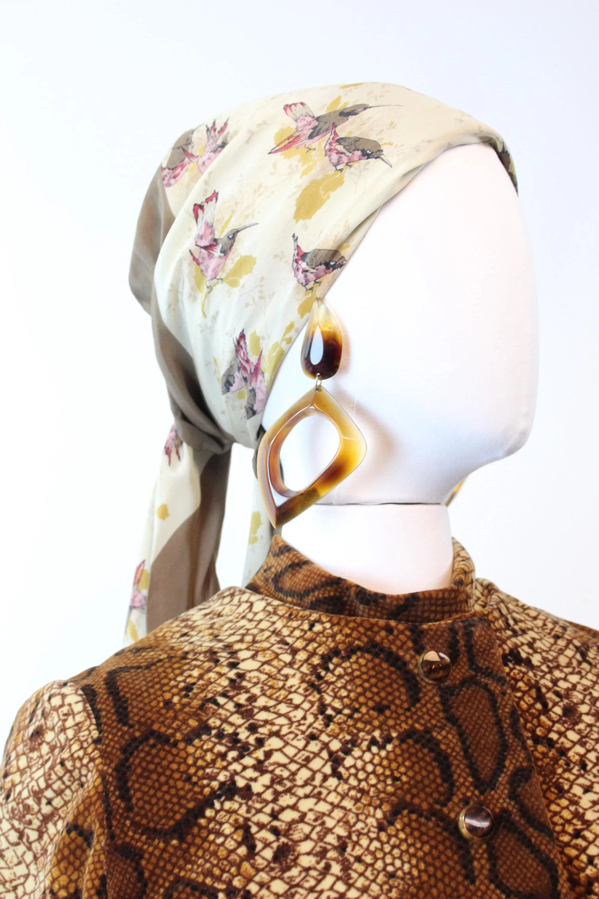 1970s GUCCI bird print SILK scarf | new fall winter