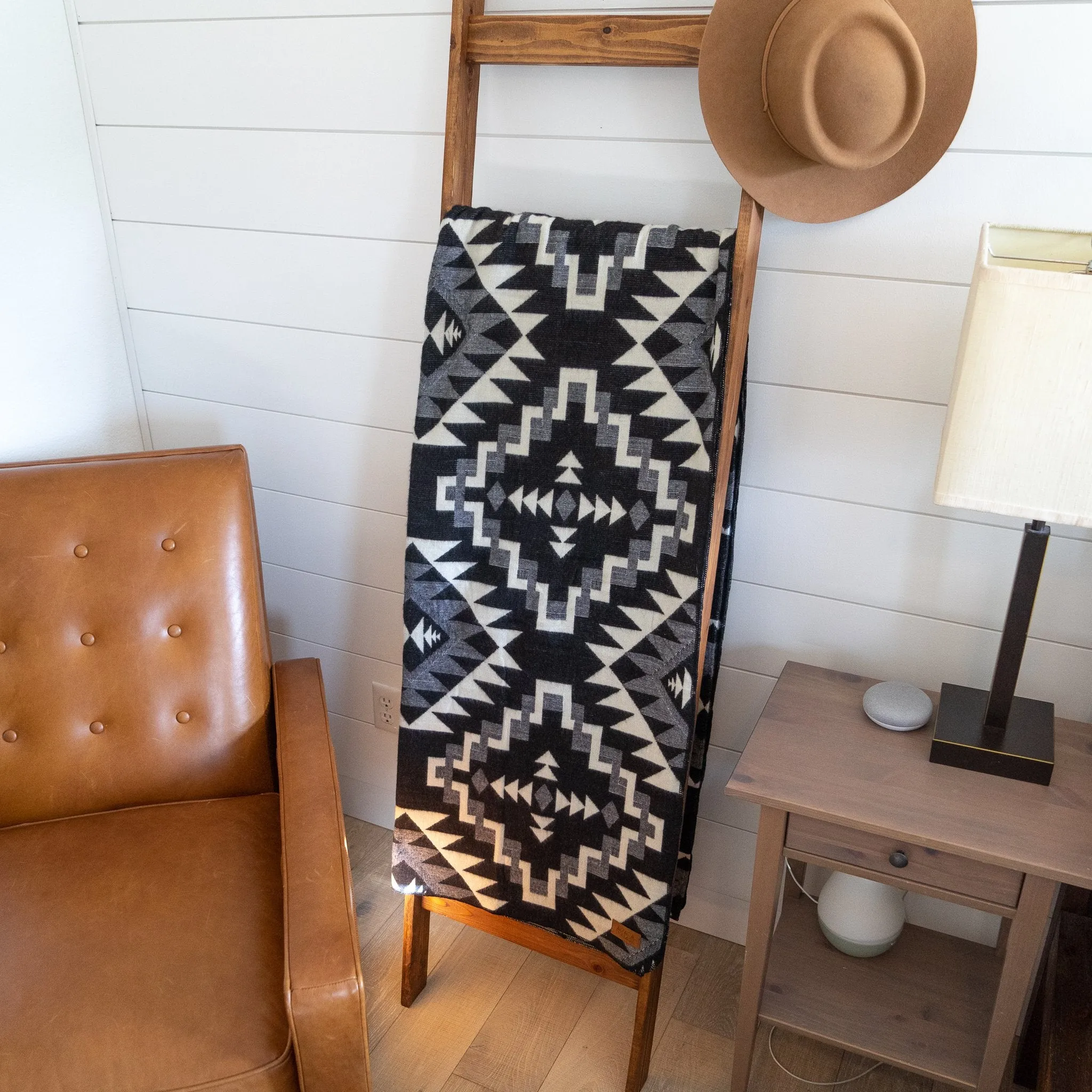 ALPACA BLACK CHAKANA (ECUADOR)