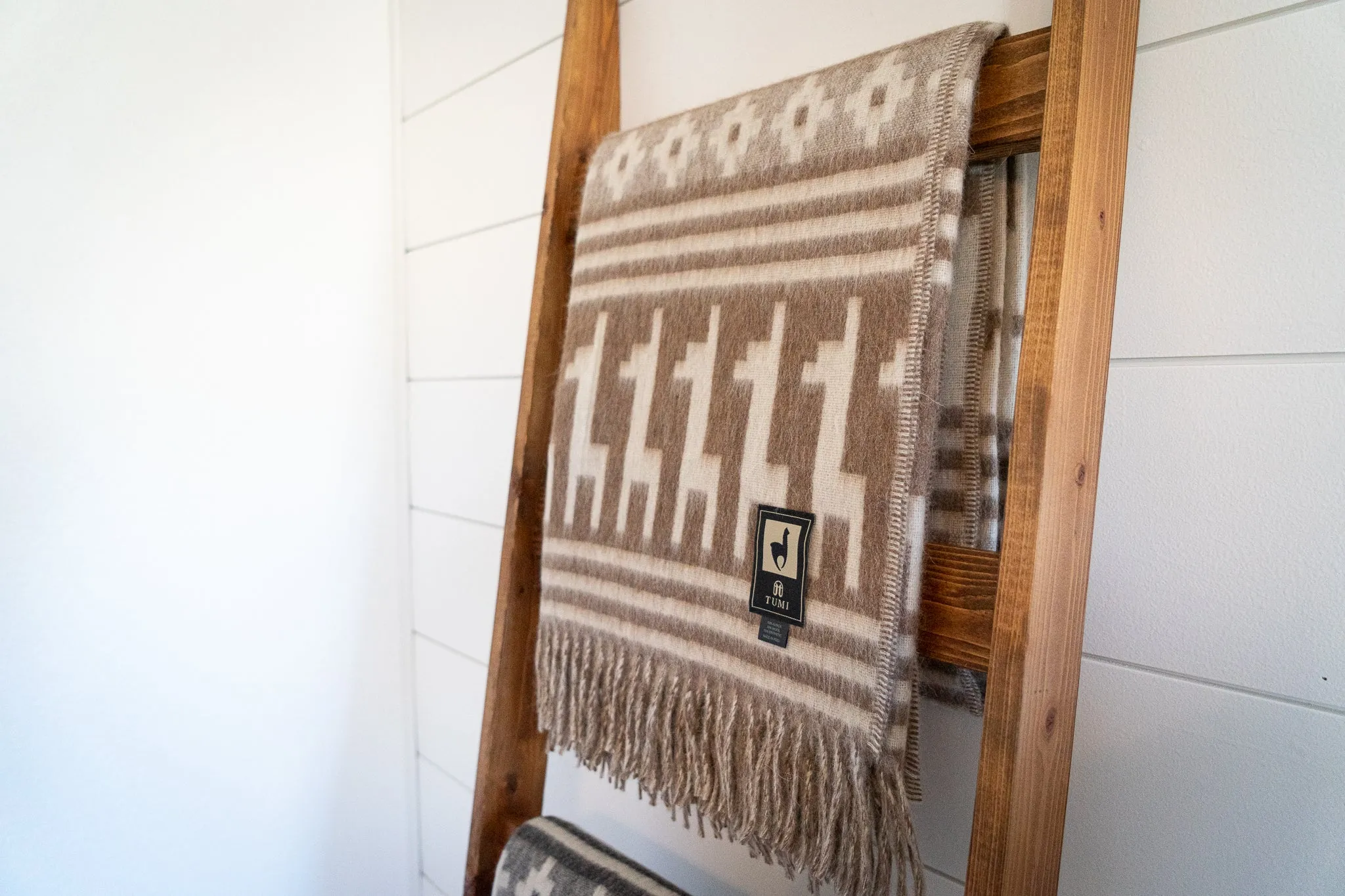 Alpaca Wool Throw Blanket - Alpaca Design (Beige)