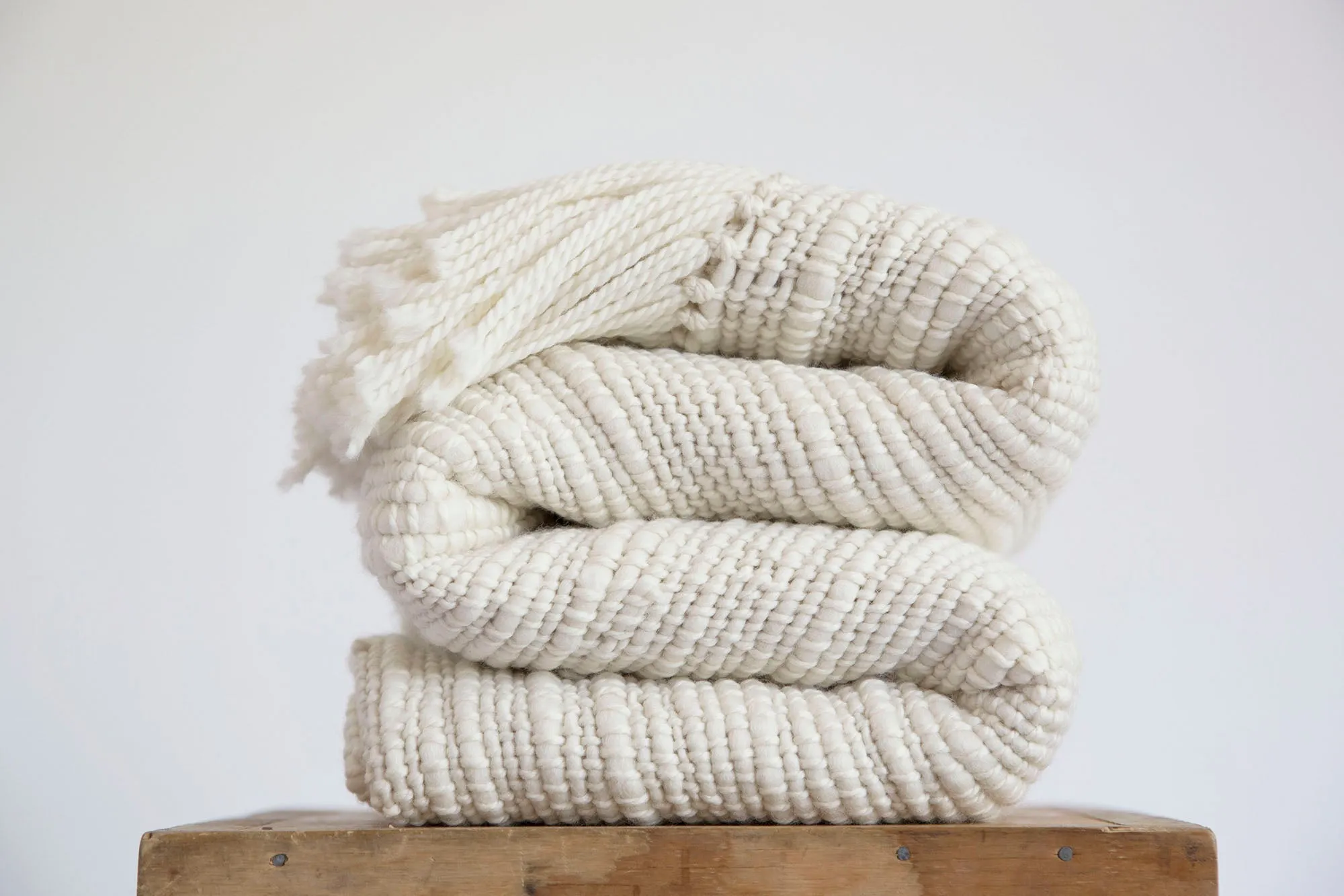 Aroma Throw Blanket - Handwoven Chunky Merino Wool with Fringes - Luxurious, Eco-Friendly and Perfect to Elevate Your Home Decor