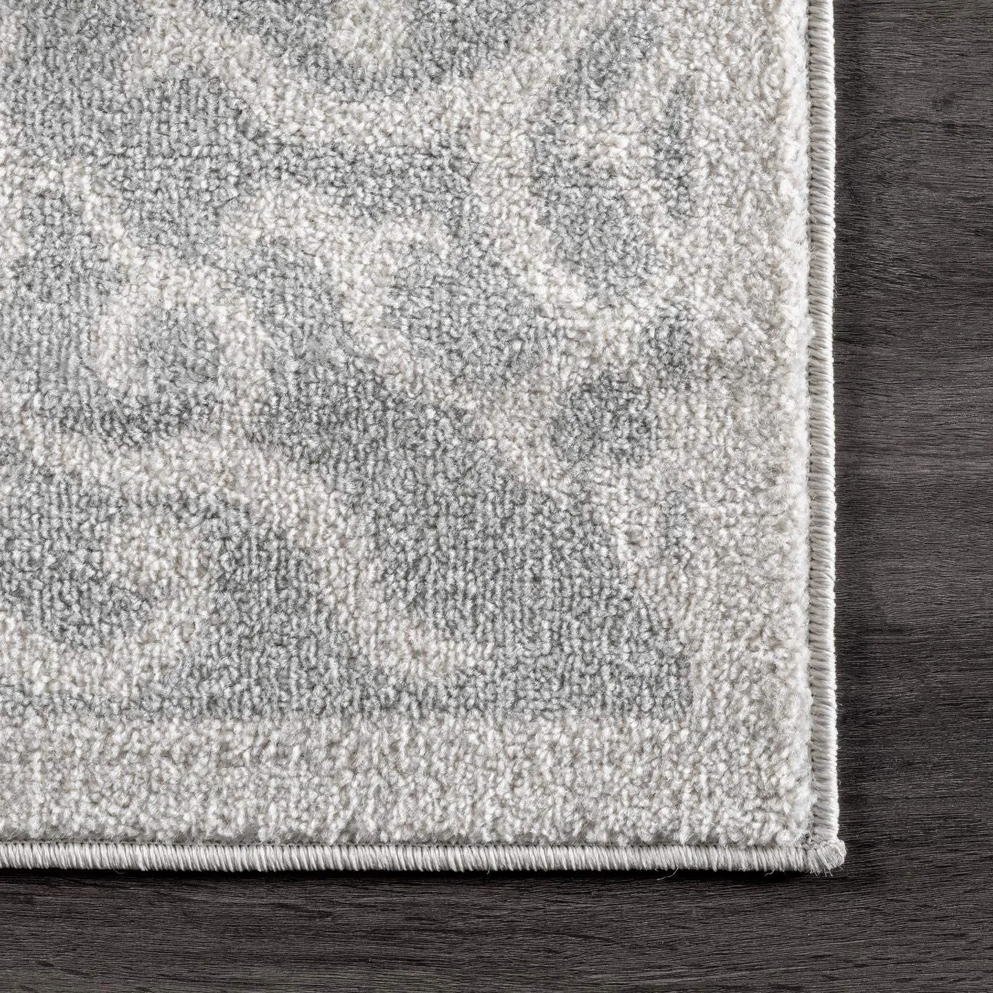 Beautiful nuLOOM Contessa Silver 5 ft. x 7 ft. 5-inch Indoor Area Rug! Retails $206 