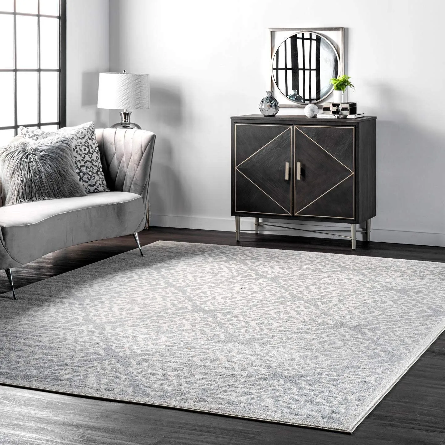 Beautiful nuLOOM Contessa Silver 5 ft. x 7 ft. 5-inch Indoor Area Rug! Retails $206 