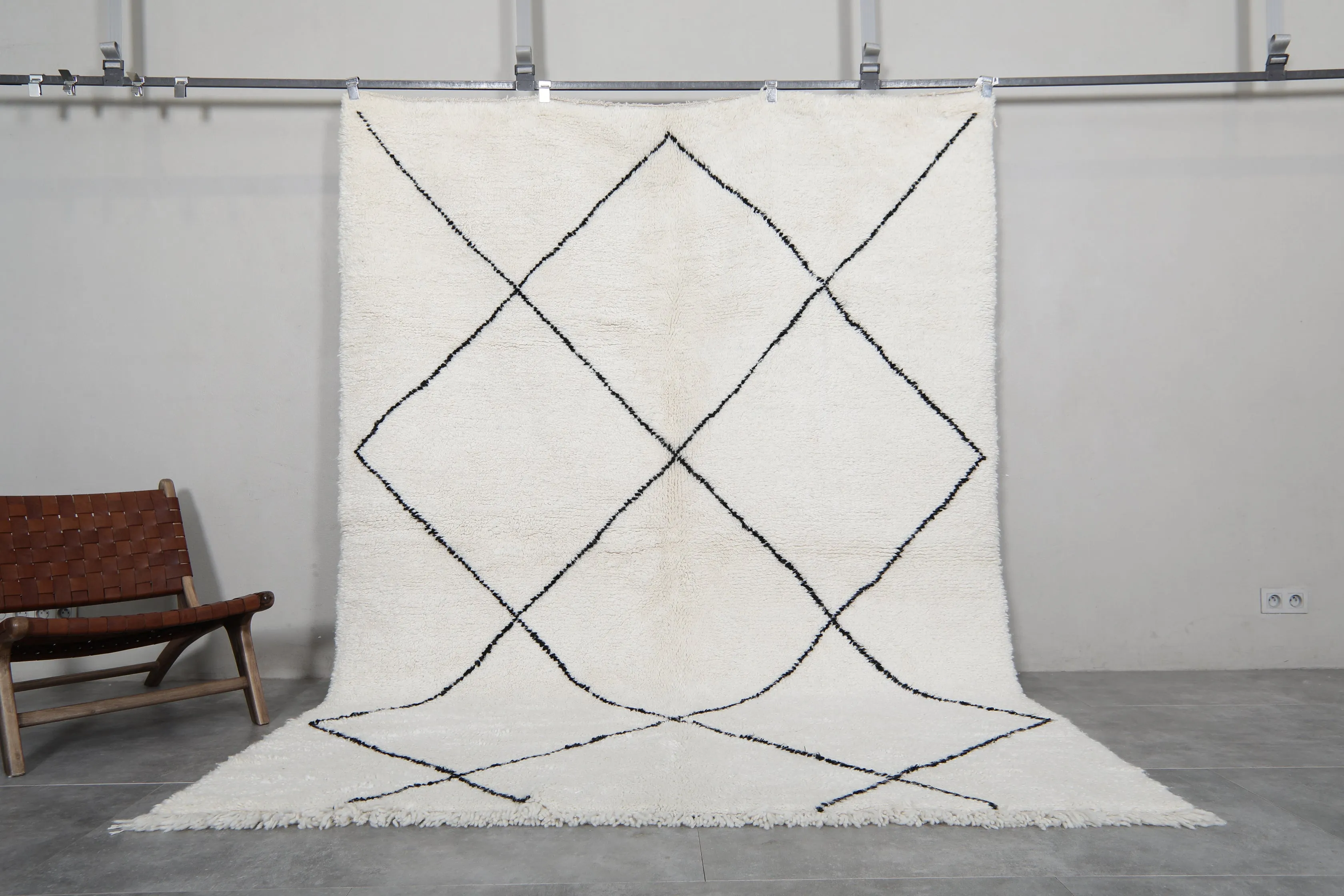 Diamond Moroccan Wool Rug - 6.8 x 9.3 Feet | Classic Black & Ivory Design