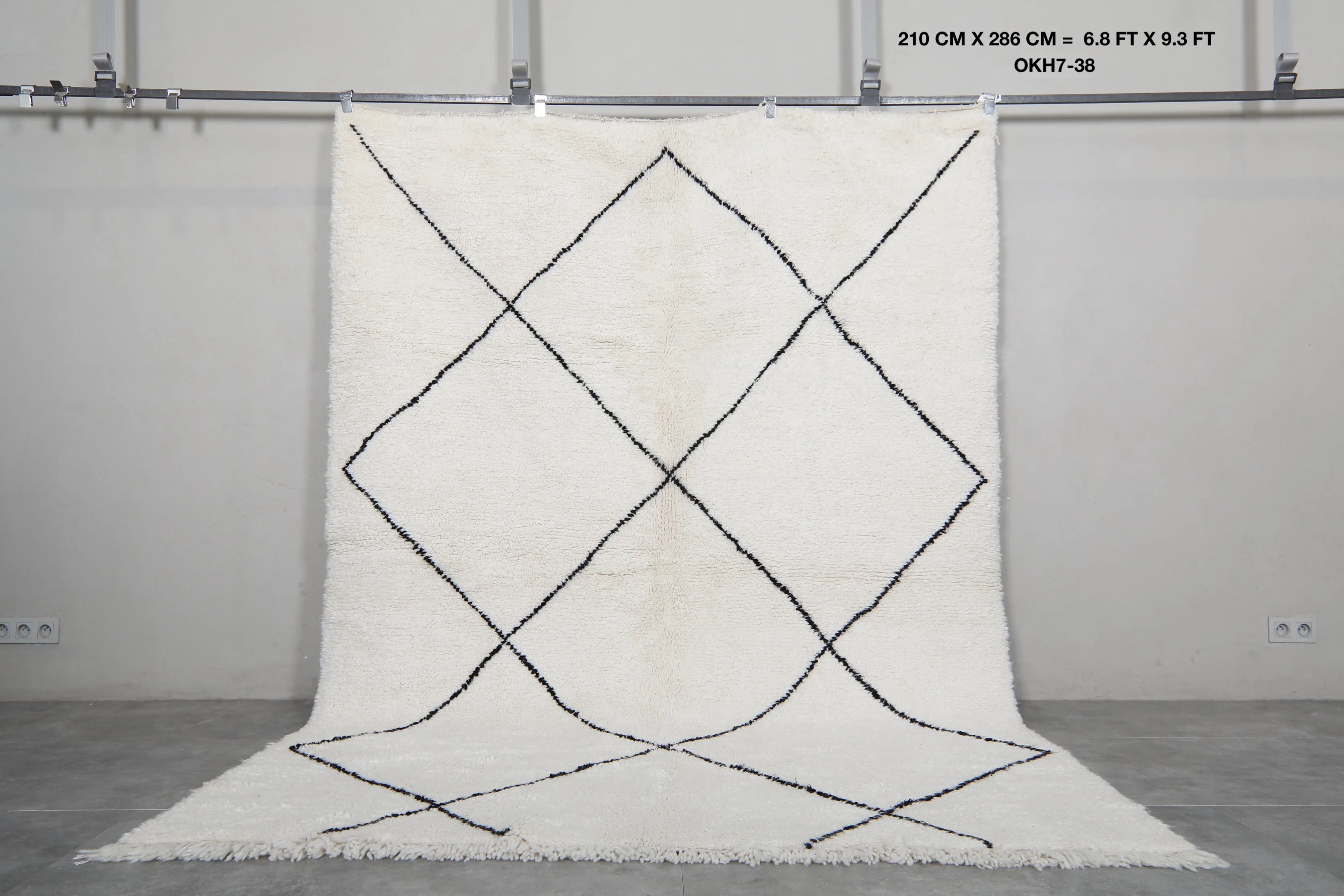 Diamond Moroccan Wool Rug - 6.8 x 9.3 Feet | Classic Black & Ivory Design