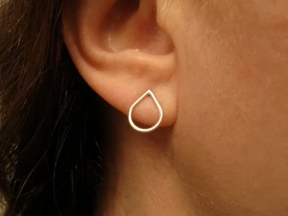 Elegant and Simple Hand-Made Raindrop / Tear Drop Stud Earrings - 0049