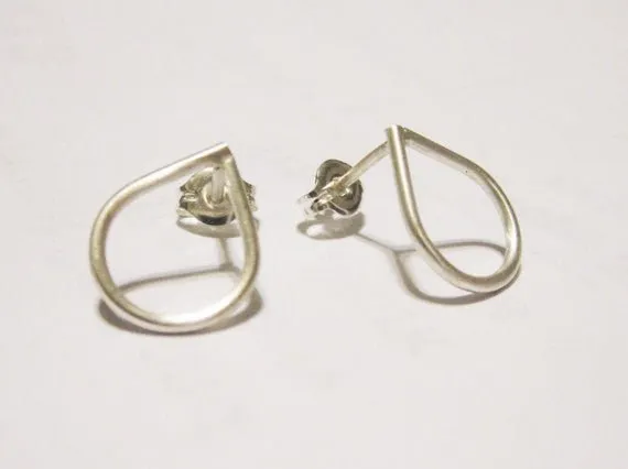 Elegant and Simple Hand-Made Raindrop / Tear Drop Stud Earrings - 0049