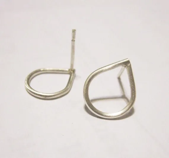 Elegant and Simple Hand-Made Raindrop / Tear Drop Stud Earrings - 0049