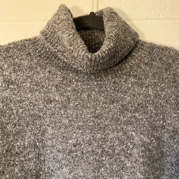 French Connection Sweater Women’s Size Medium Wool Blend Grey Turtleneck Cozy