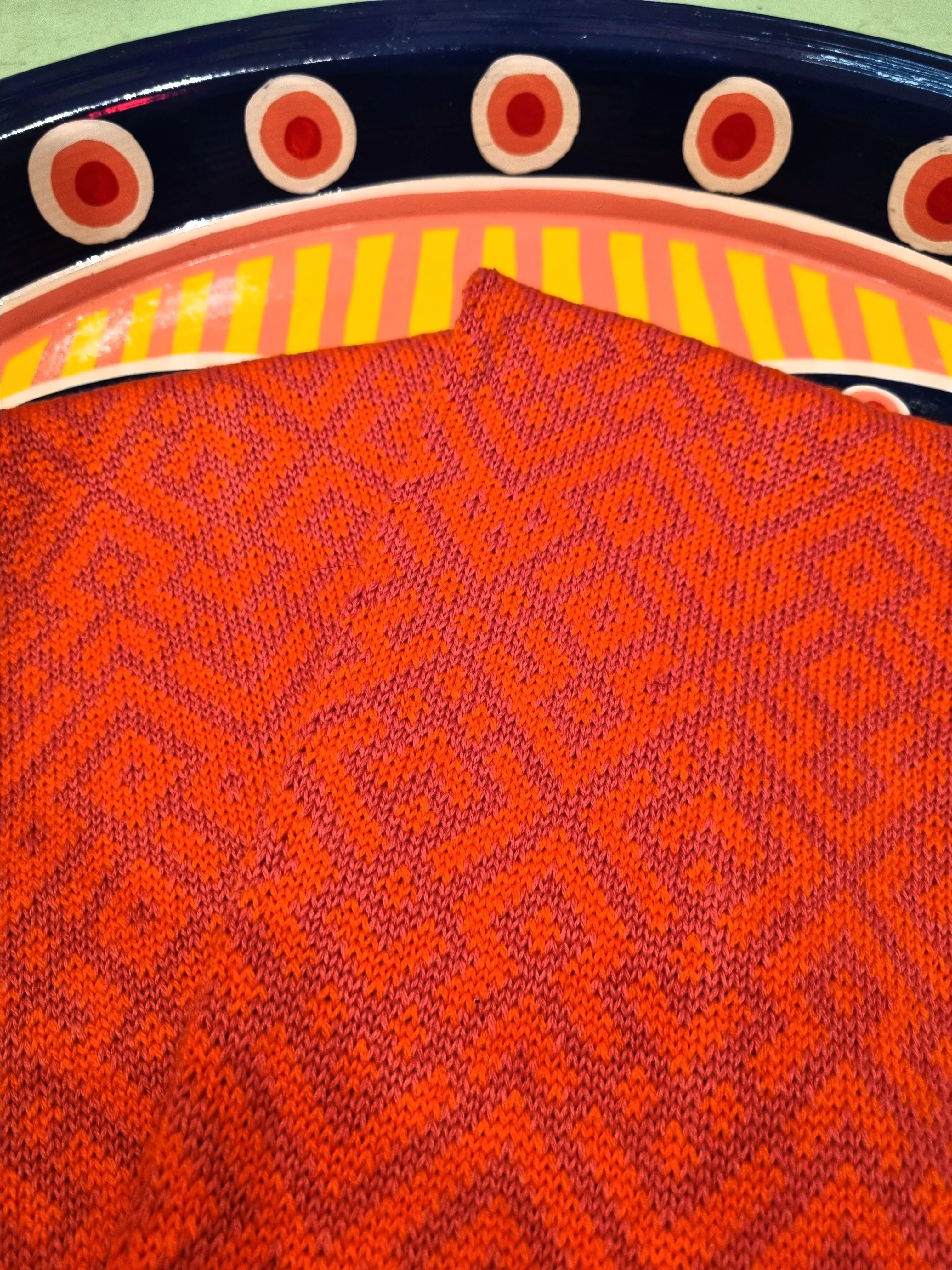 Geometric knitted snoods