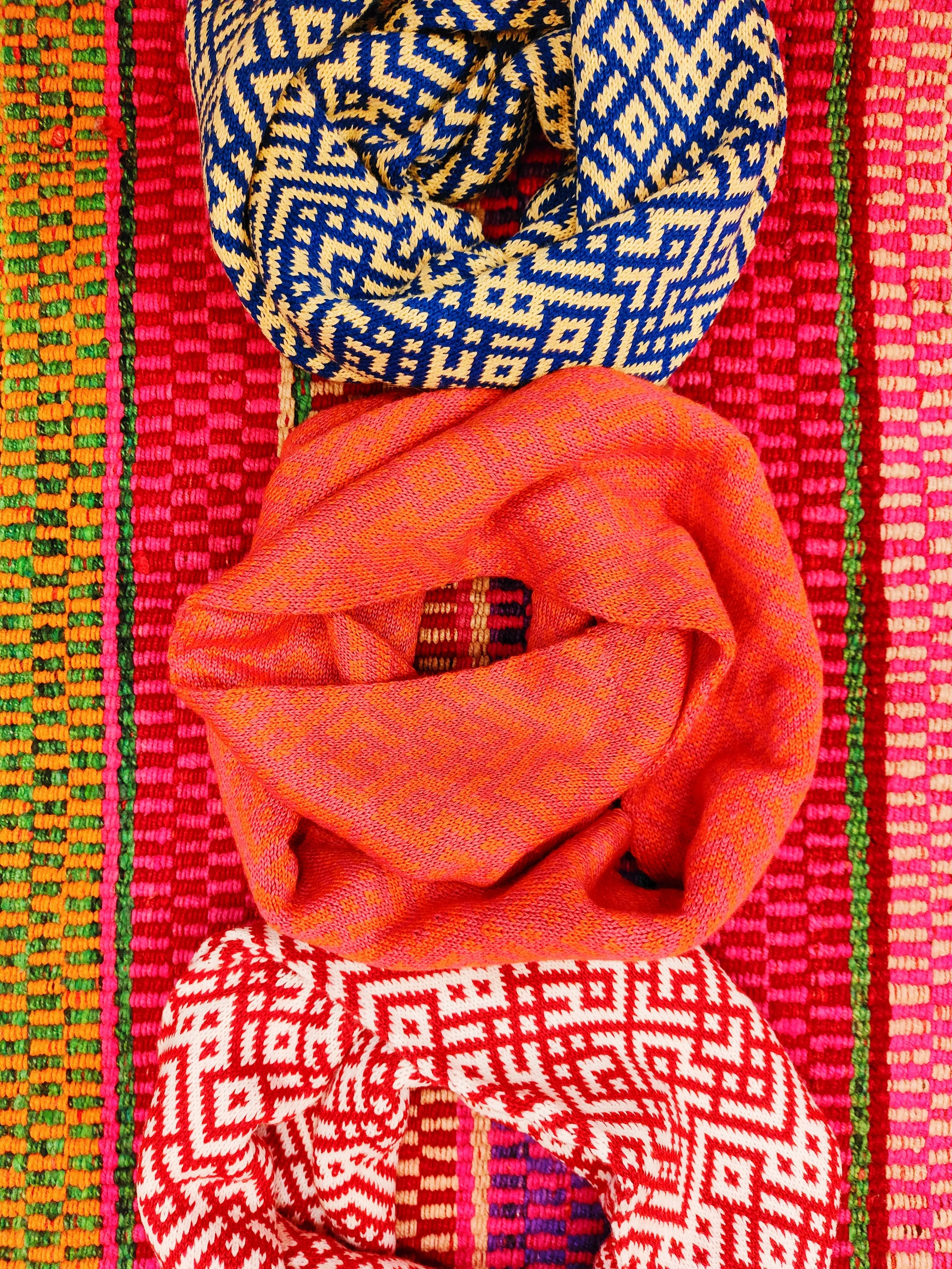 Geometric knitted snoods