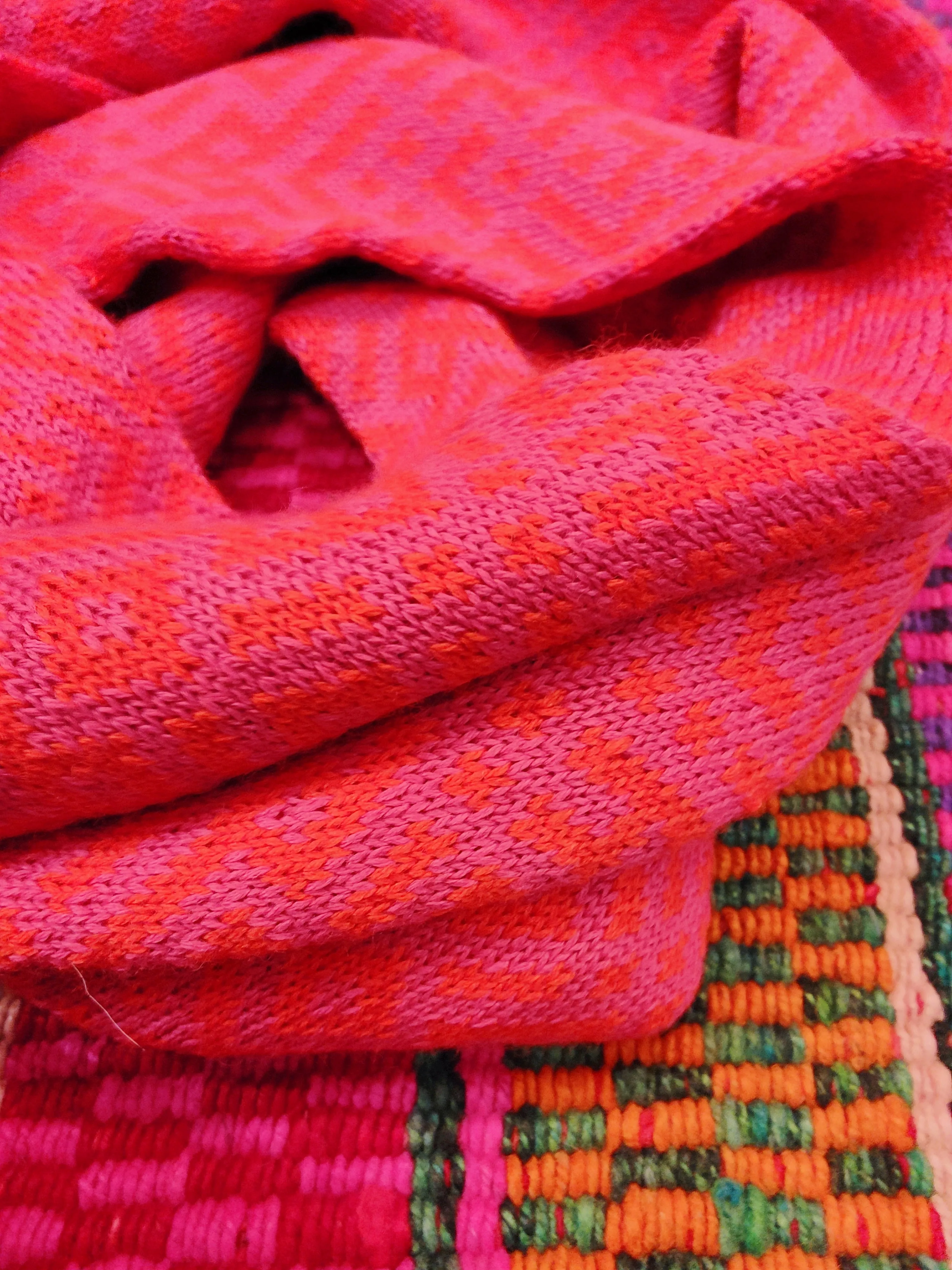 Geometric knitted snoods