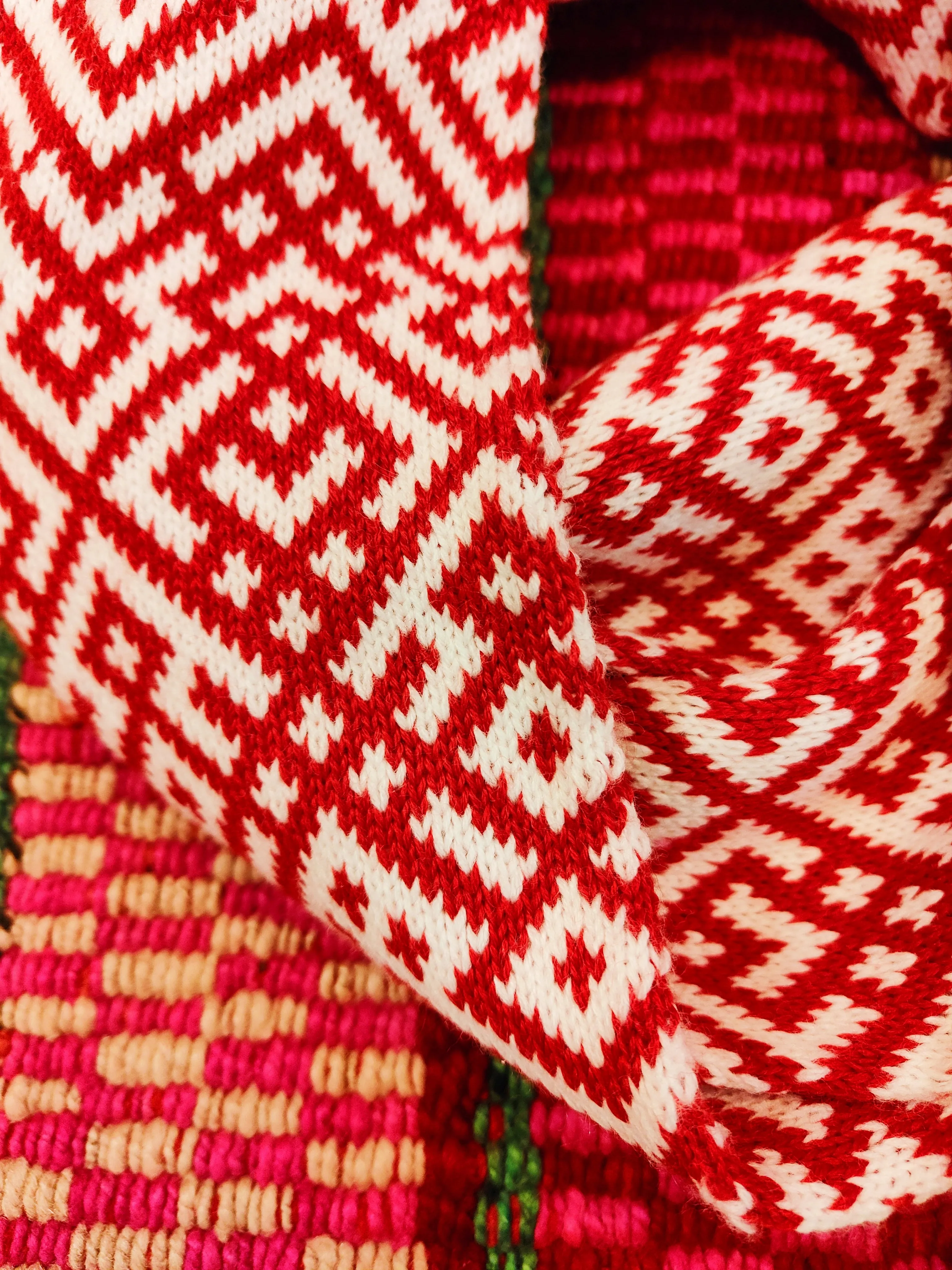 Geometric knitted snoods