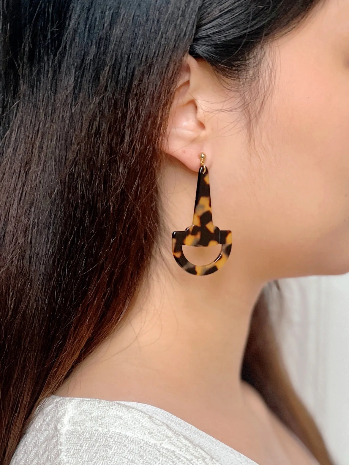 Horsebit Medium Dark Tortoiseshell Stud Earrings