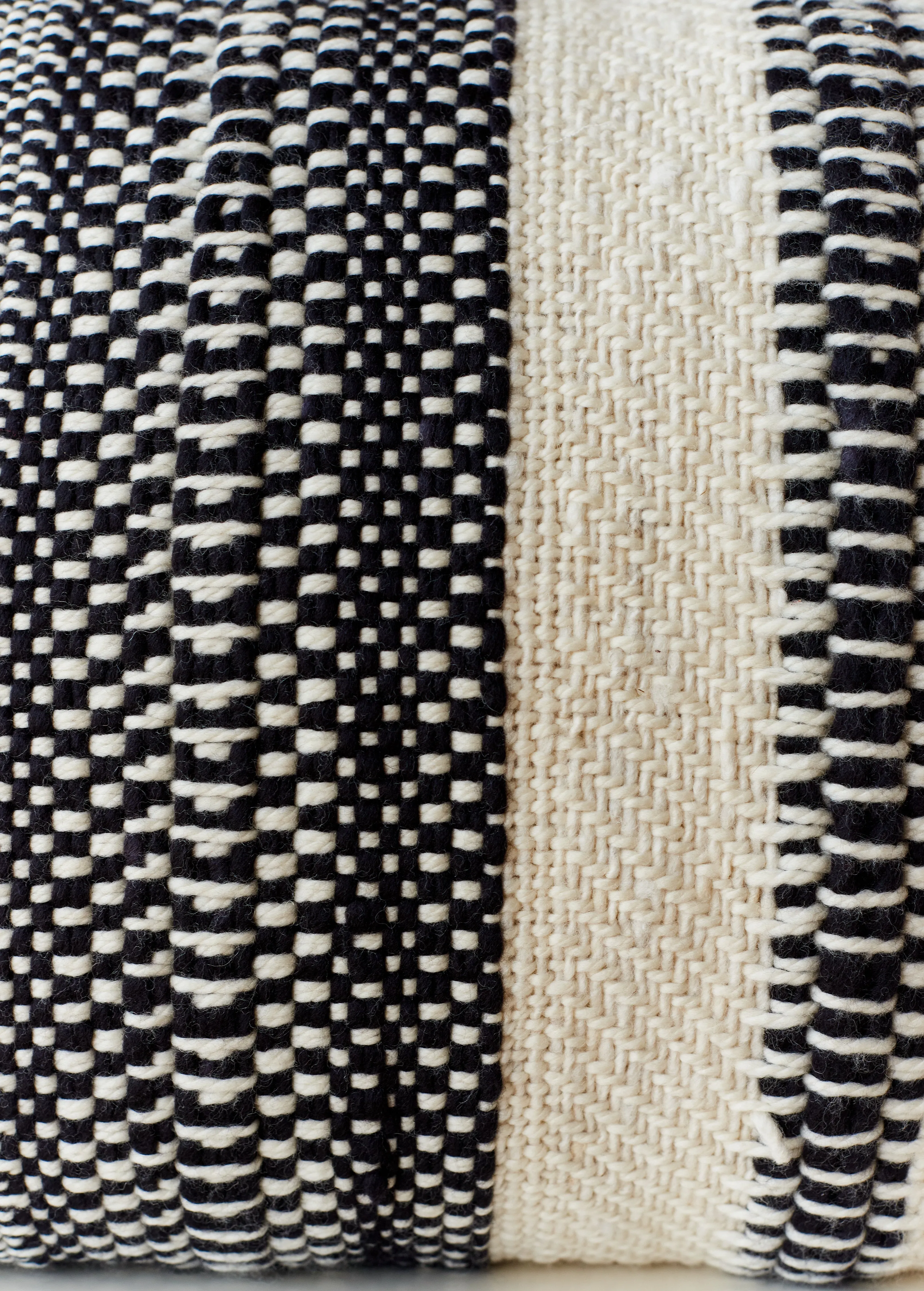 Lumbar Cover Pillow in Black & White Ceres 16x20