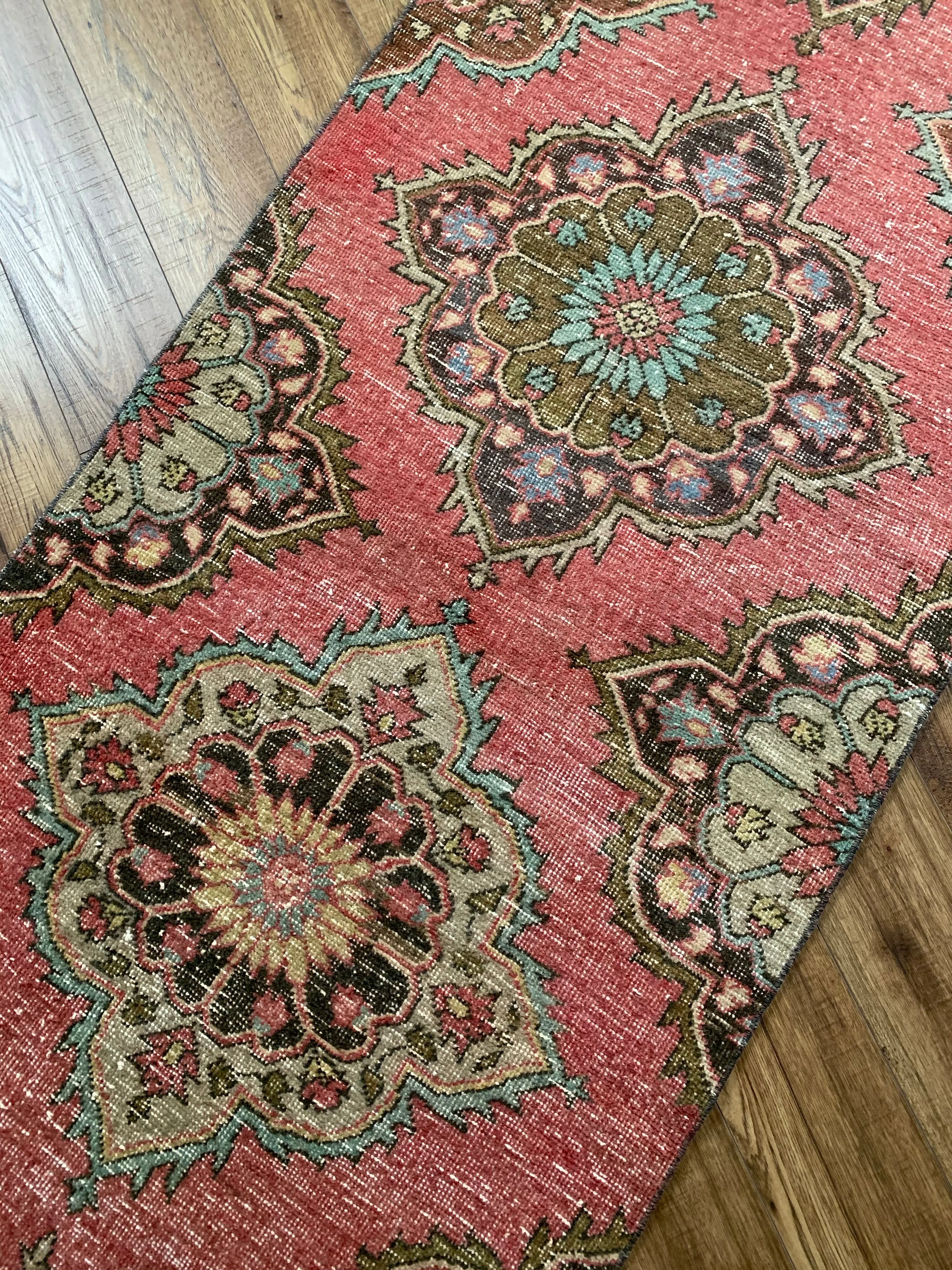Paisley 2'10.5 x 13'8.5