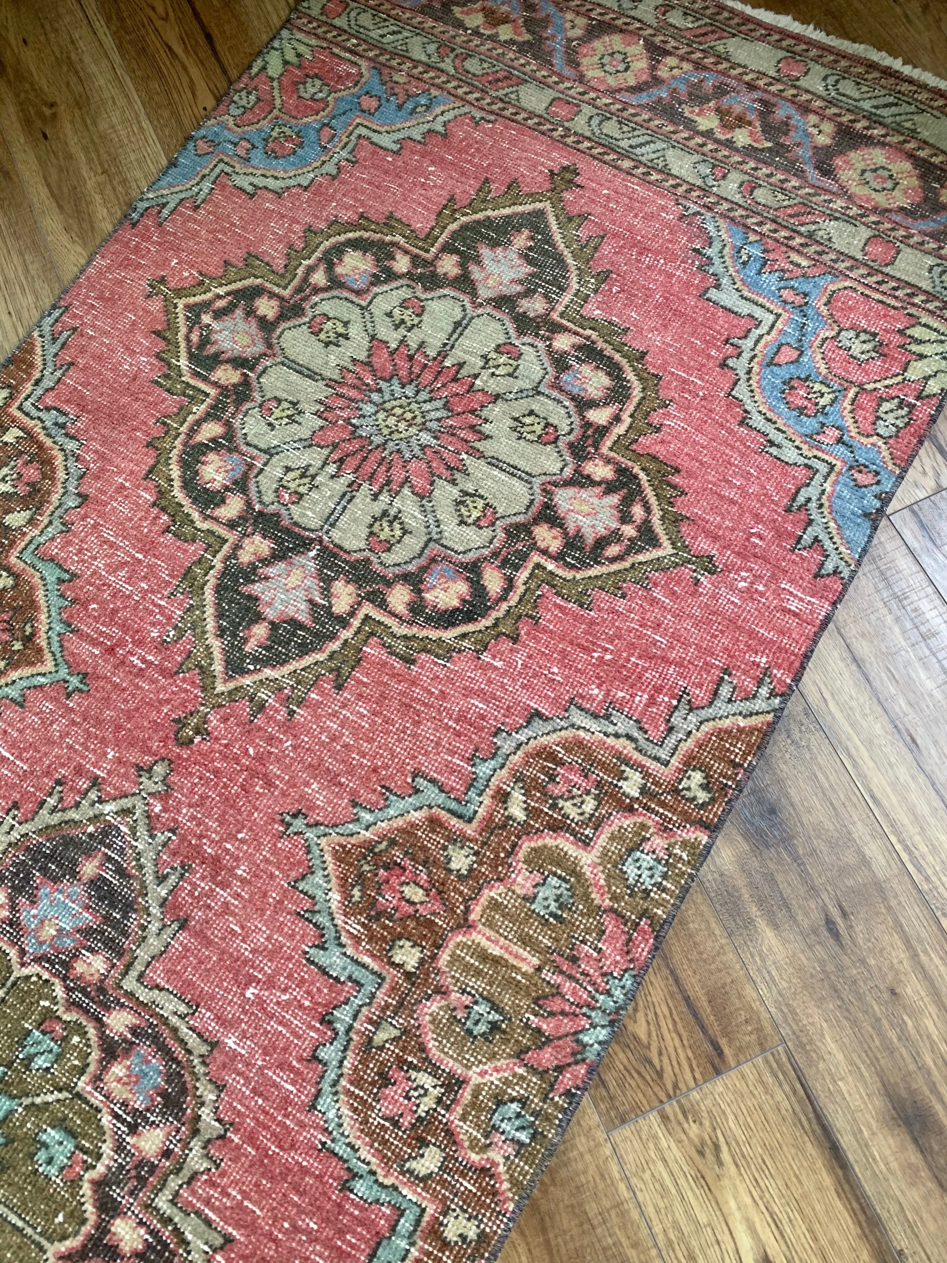 Paisley 2'10.5 x 13'8.5
