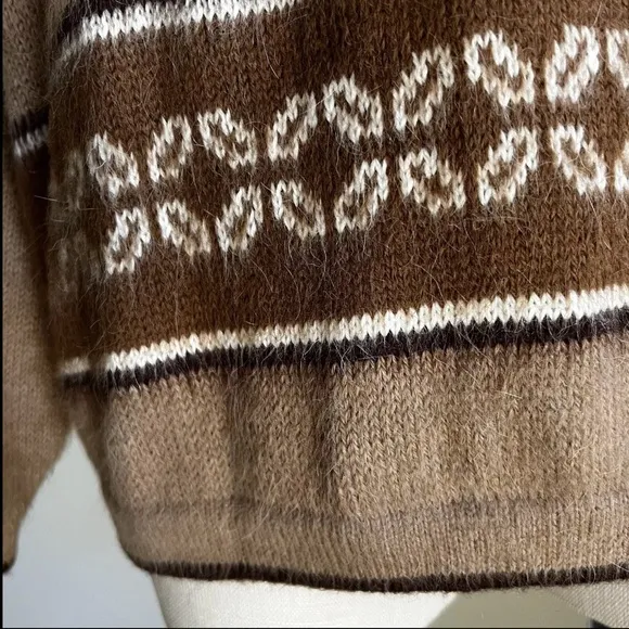 PERUVIAN 100% Alpaca Wool Handmade Crew Neck Knit Sweater Sz M Brown Tan Soft