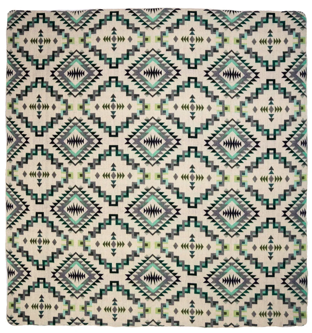 QISU Shramrock Star Wool Blanket – Festive Charm with Artisan Craftsmanship