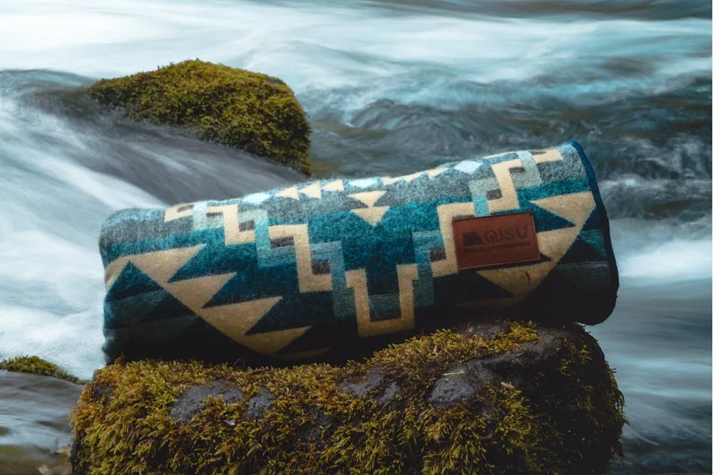 QISU Shramrock Star Wool Blanket – Festive Charm with Artisan Craftsmanship