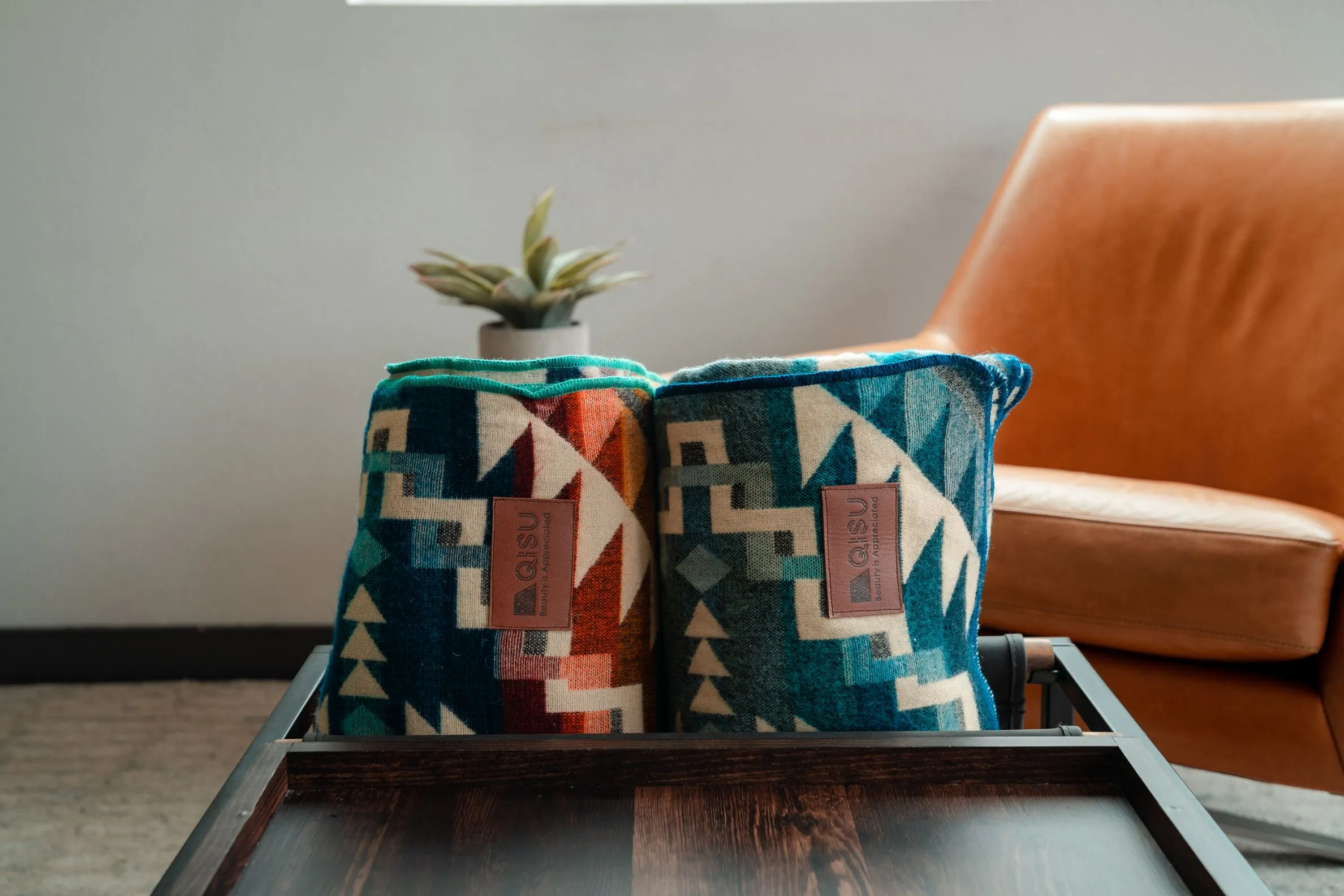 QISU Shramrock Star Wool Blanket – Festive Charm with Artisan Craftsmanship