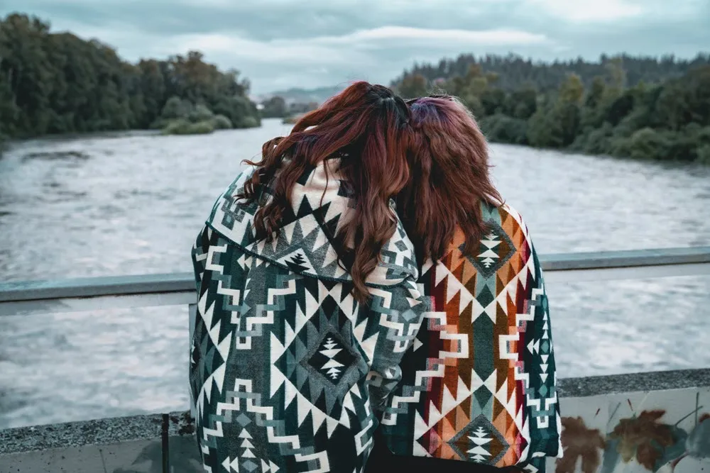 QISU Shramrock Star Wool Blanket – Festive Charm with Artisan Craftsmanship