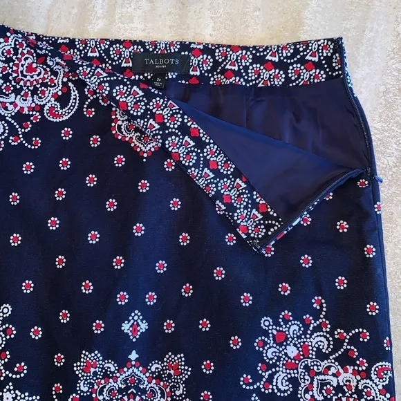 TALBOTS PETITES skirt navy with pretty summery red &amp; white paisley. 2P EUC