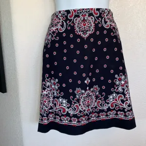 TALBOTS PETITES skirt navy with pretty summery red &amp; white paisley. 2P EUC