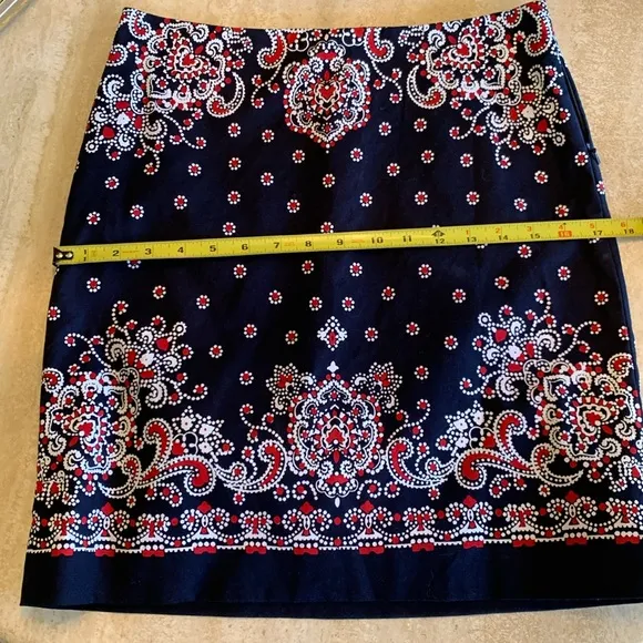 TALBOTS PETITES skirt navy with pretty summery red &amp; white paisley. 2P EUC