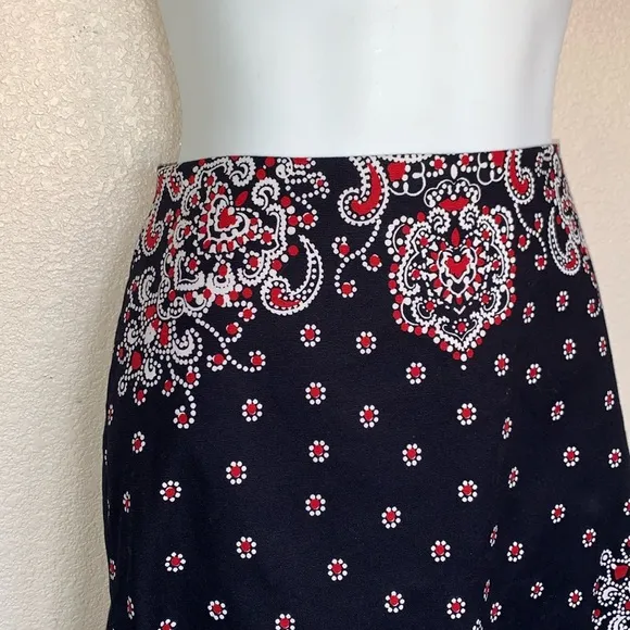 TALBOTS PETITES skirt navy with pretty summery red &amp; white paisley. 2P EUC