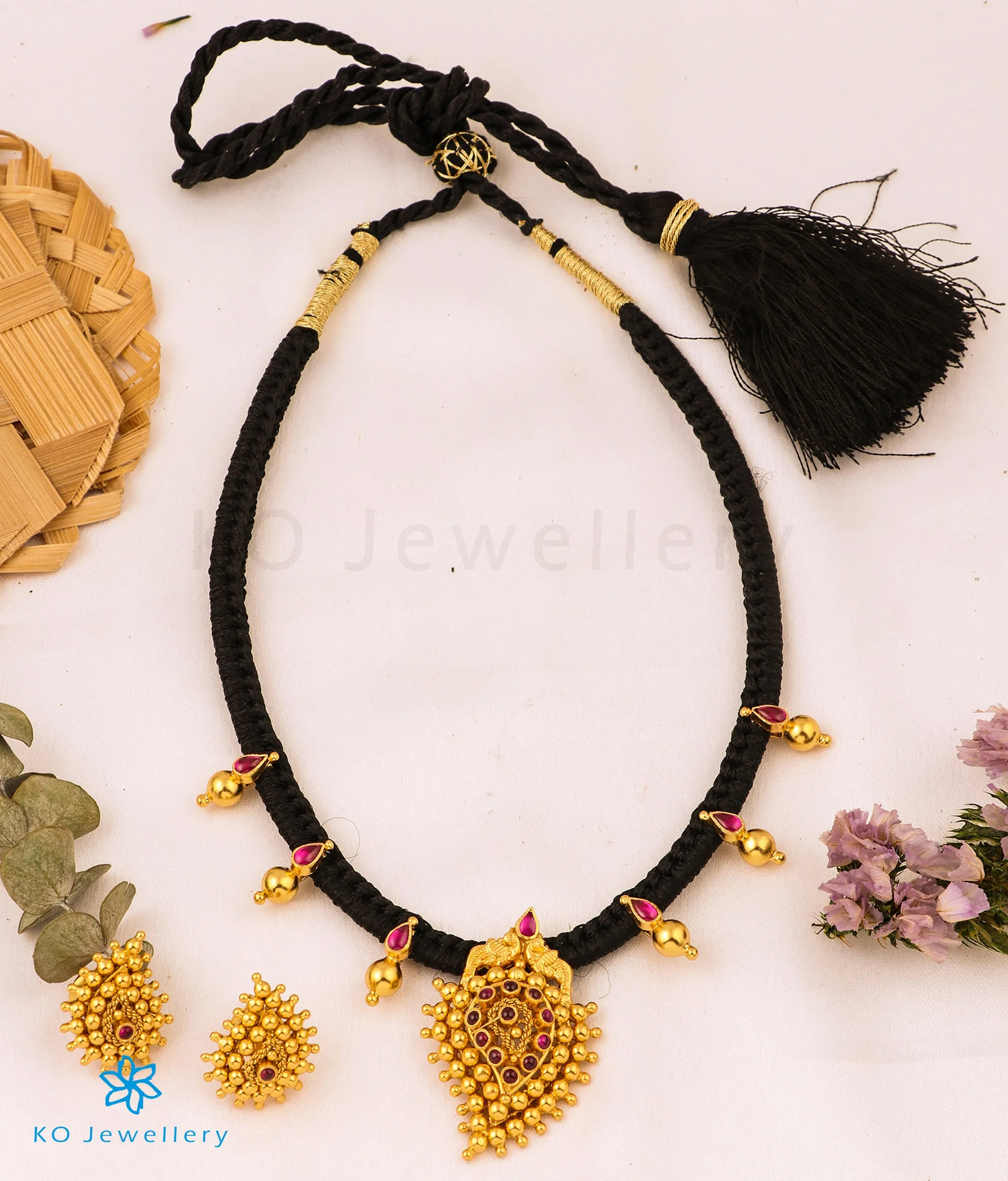 The Amravana Silver Paisley Ornate Thread Necklace (Black)