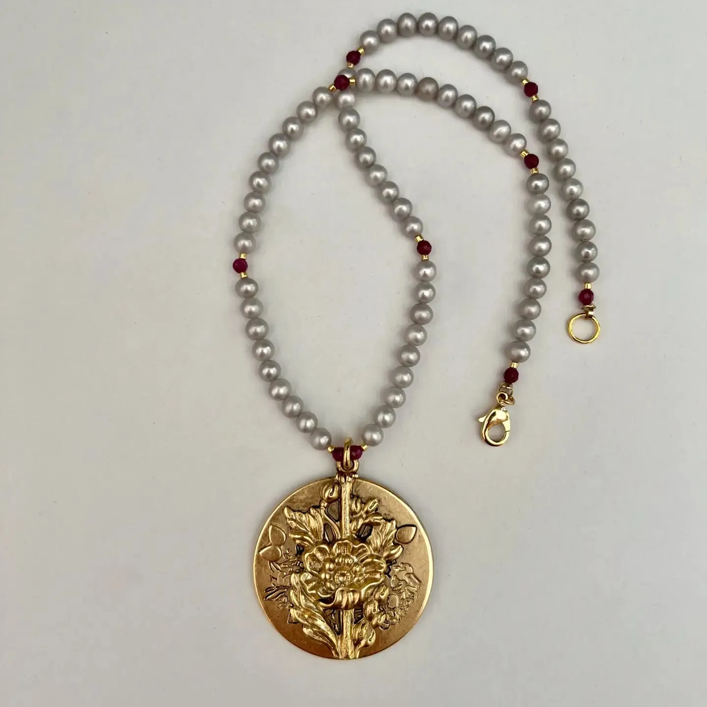 TL JSFS Pearl Floral Pendant Necklace