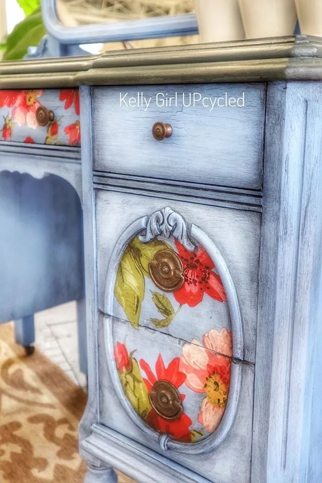 Vintage Vanity in Waterlily