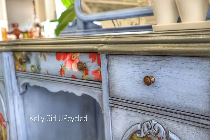 Vintage Vanity in Waterlily