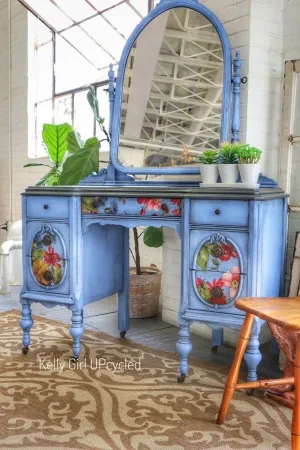 Vintage Vanity in Waterlily