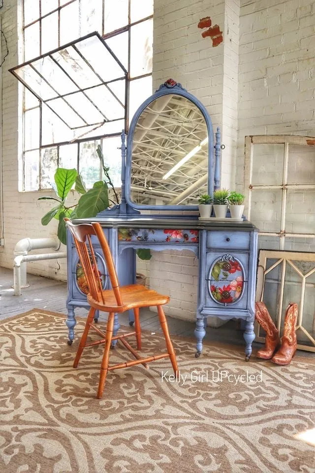 Vintage Vanity in Waterlily