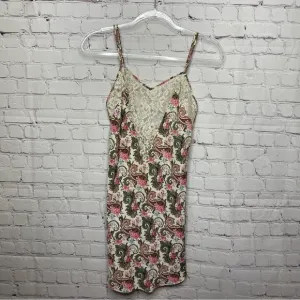 Vintage Victoria’s Secret Gold Label Paisley Chemise size XS