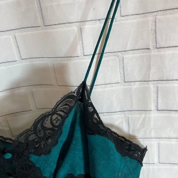 VS Gold Label Vintage Green Paisley Chemise Sz L