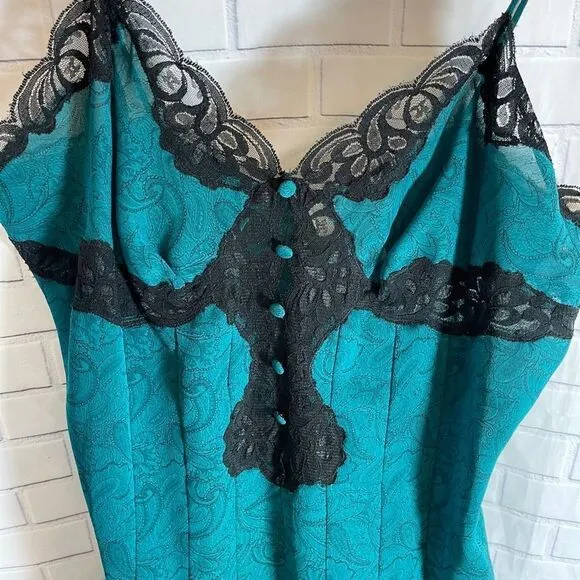 VS Gold Label Vintage Green Paisley Chemise Sz L