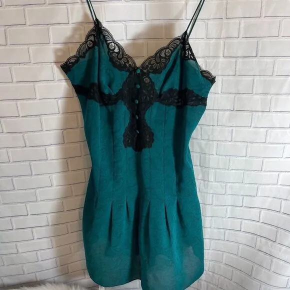 VS Gold Label Vintage Green Paisley Chemise Sz L
